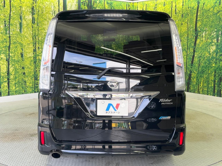 2013 Nissan Serena DAA-HC26 (UW-6a16602bf2939)[22]