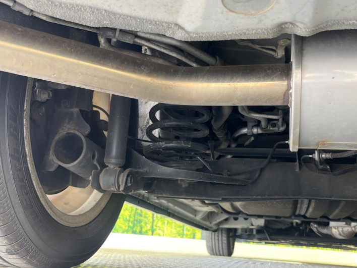 2013 Nissan Serena DAA-HC26 (UW-6a16602bf2939)[24]