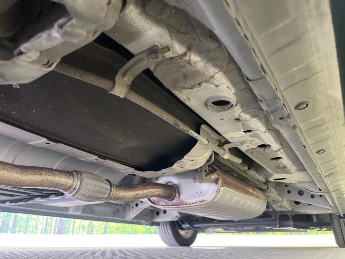2013 Nissan Serena DAA-HC26 (UW-6a16602bf2939)[27]