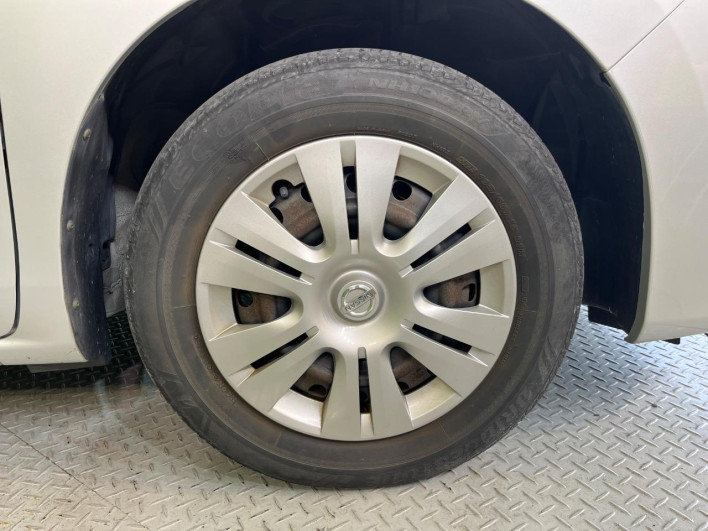 2015 Nissan Serena DAA-HC26 (UW-6a16602c247e1)[23]