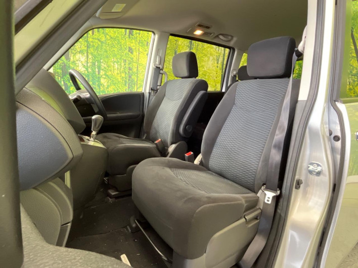 2015 Nissan Serena DAA-HC26 (UW-6a16602c247e1)[29]