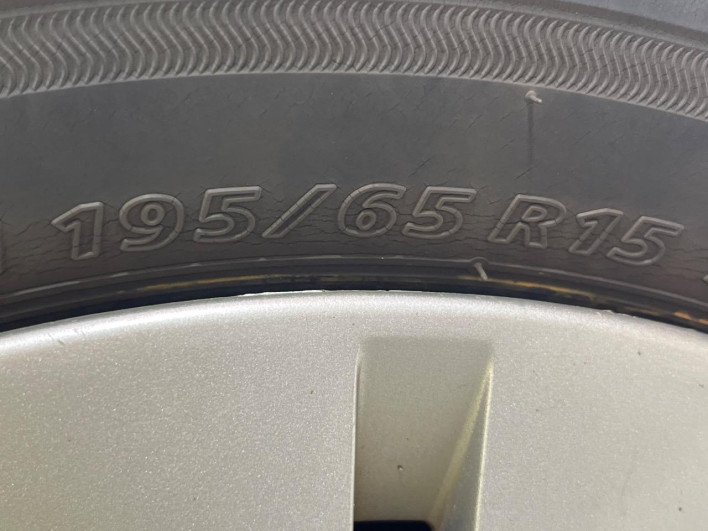 2015 Nissan Serena DAA-HC26 (UW-6a16602c247e1)[17]