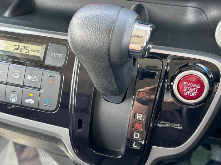 2013 Honda N-BOX CUSTOM DBA-JF1 (UW-6a166044b4ec2)[17]