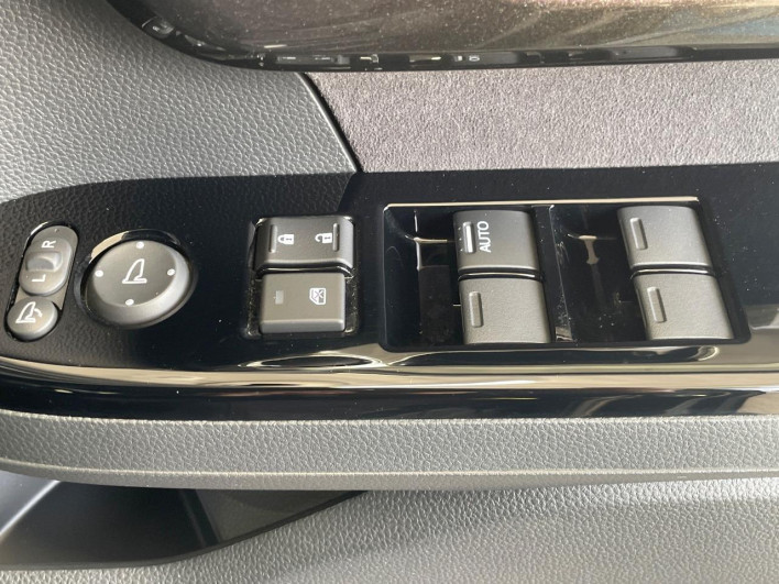 2020 Honda N-BOX CUSTOM 6BA-JF3 (UW-6a1660503ee5e)[25]