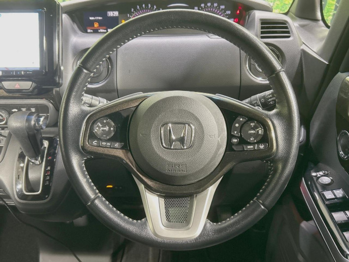 2018 Honda N-BOX CUSTOM DBA-JF3 (UW-6a1660507b1d7)[23]