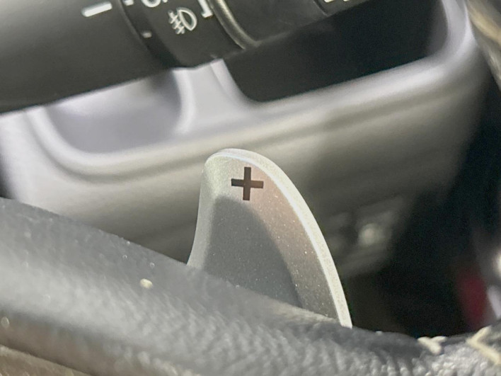 2018 Honda N-BOX CUSTOM DBA-JF3 (UW-6a1660507b1d7)[29]