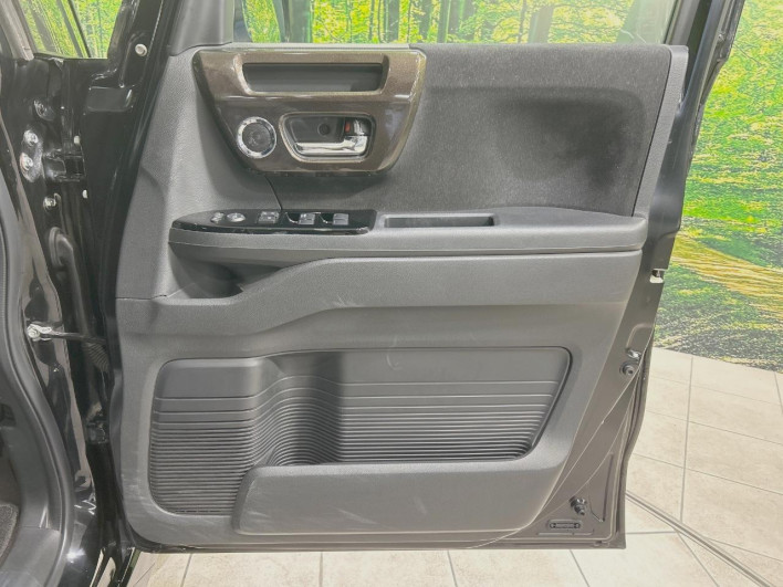 2018 Honda N-BOX CUSTOM DBA-JF3 (UW-6a1660507b1d7)[16]
