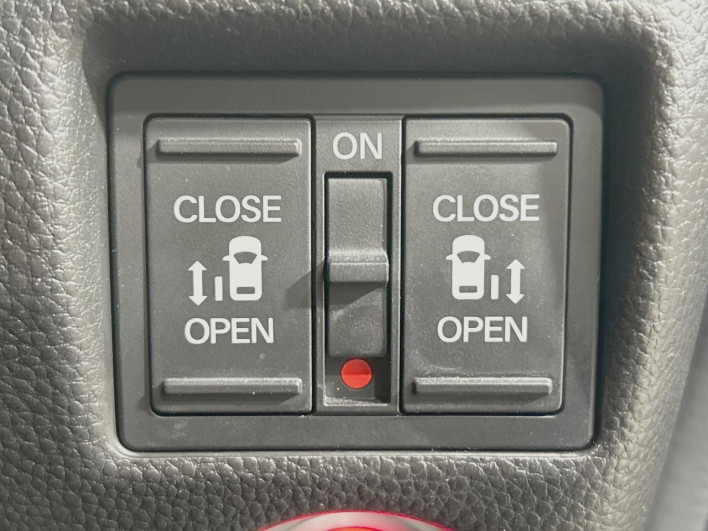 2018 Honda N-BOX CUSTOM DBA-JF3 (UW-6a1660507b1d7)[18]
