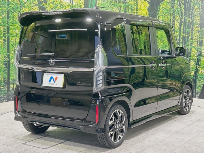 2018 Honda N-BOX CUSTOM DBA-JF3 (UW-6a1660507b1d7)[25]