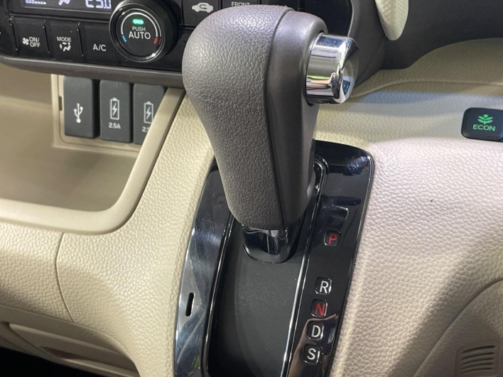 2018 Honda N-BOX DBA-JF3 (UW-6a166050e28b1)[25]