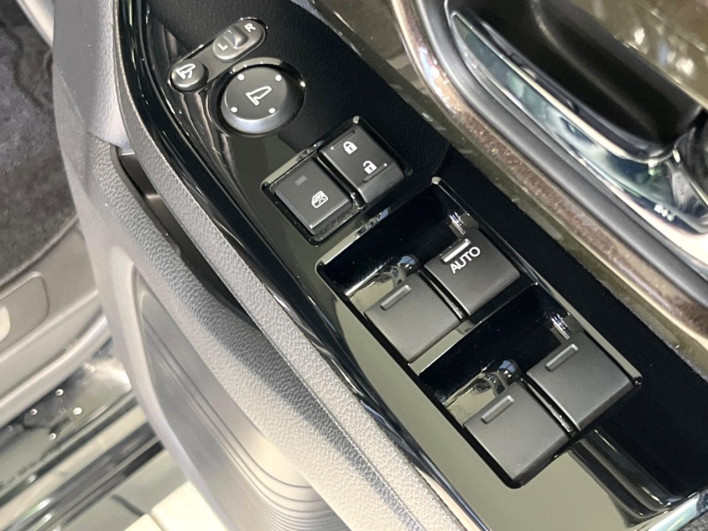 2019 Honda N-BOX CUSTOM DBA-JF3 (UW-6a166052cbf83)[22]