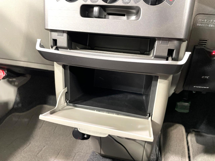 2012 Toyota Pixis Space DBA-L575A (UW-6a16607a32428)[28]