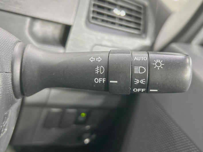 2011 Daihatsu Move CBA-LA100S (UW-6a16607ce70e2)[24]