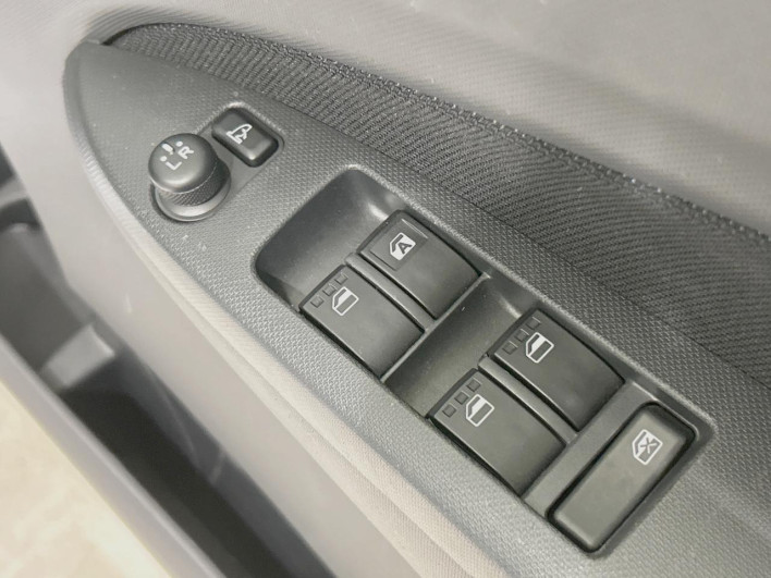 2011 Daihatsu Move CBA-LA100S (UW-6a16607ce70e2)[15]