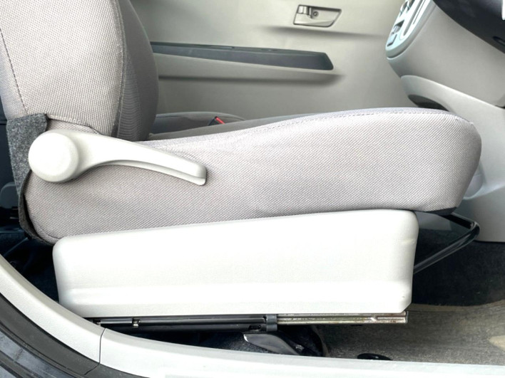2014 Toyota Pixis Epoch DBA-LA300A (UW-6a1660828b34b)[14]