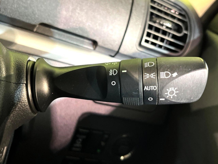 2017 Daihatsu Tanto DBA-LA610S (UW-6a16609200a71)[21]