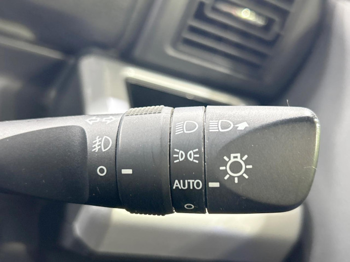 2017 Daihatsu Wake DBA-LA700S (UW-6a16609a1858d)[28]