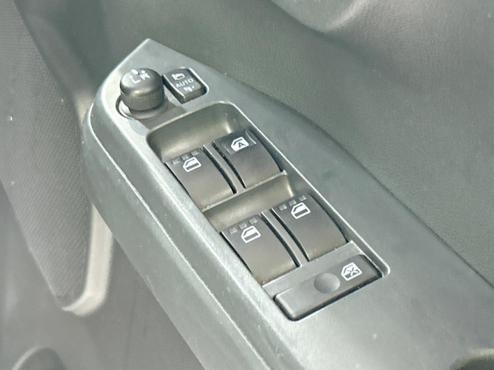2017 Daihatsu Wake DBA-LA700S (UW-6a16609a1858d)[15]