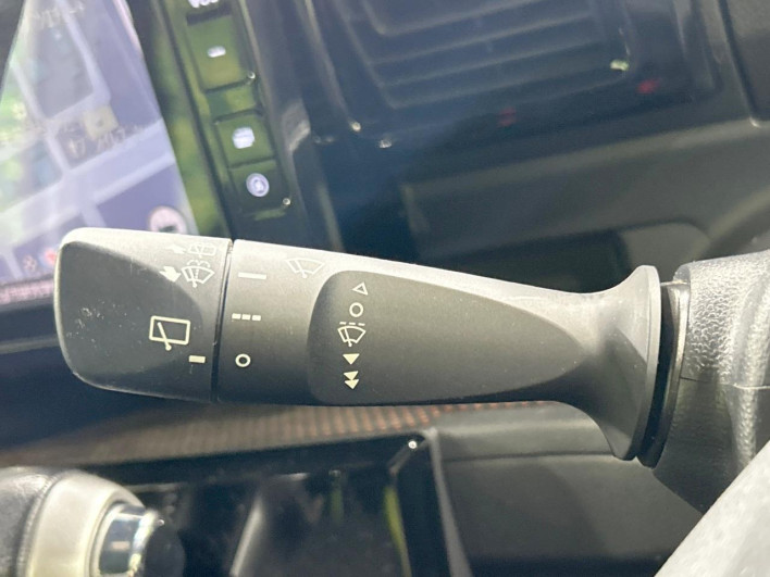 2017 Daihatsu Wake DBA-LA700S (UW-6a16609a1858d)[29]