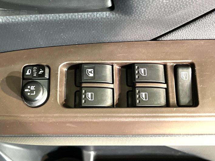 2016 Toyota Roomy DBA-M900A (UW-6a1660a8edc58)[9]
