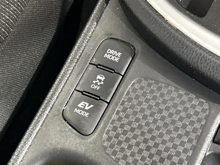 2021 Toyota Yaris Cross 6AA-MXPJ10 (UW-6a1660fe872dd)[17]