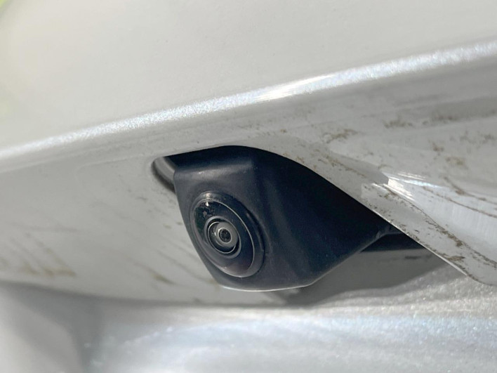 2021 Toyota Aqua 6AA-MXPK11 (UW-6a16610502ce7)[21]