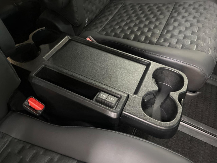 2022 Toyota Voxy 6BA-MZRA90W (UW-6a1661148804c)[17]