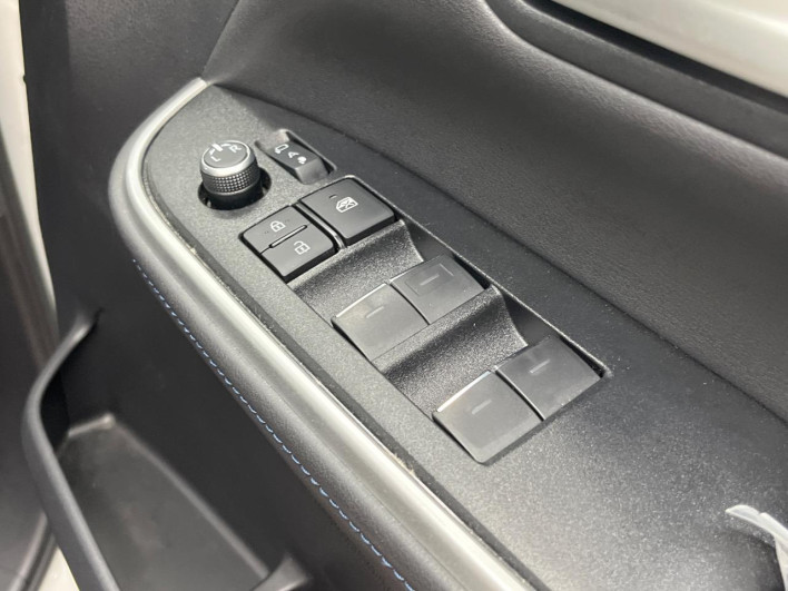 2022 Toyota Voxy 6BA-MZRA90W (UW-6a1661148804c)[20]