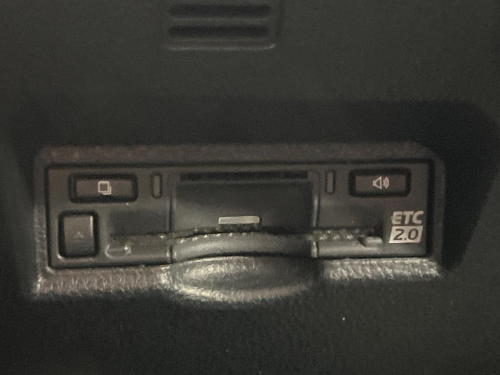 2022 Toyota Voxy 6BA-MZRA90W (UW-6a1661148804c)[22]