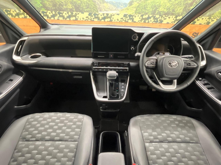 2022 Toyota Voxy 6BA-MZRA90W (UW-6a1661148804c)[18]