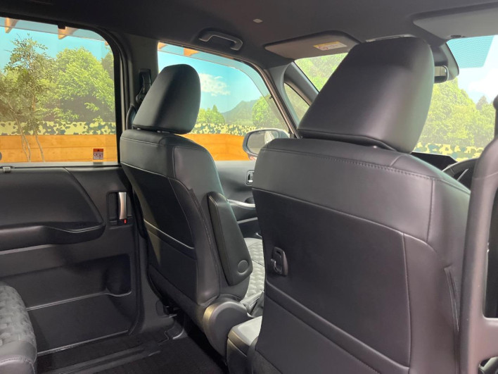 2022 Toyota Voxy 6BA-MZRA90W (UW-6a1661148804c)[16]