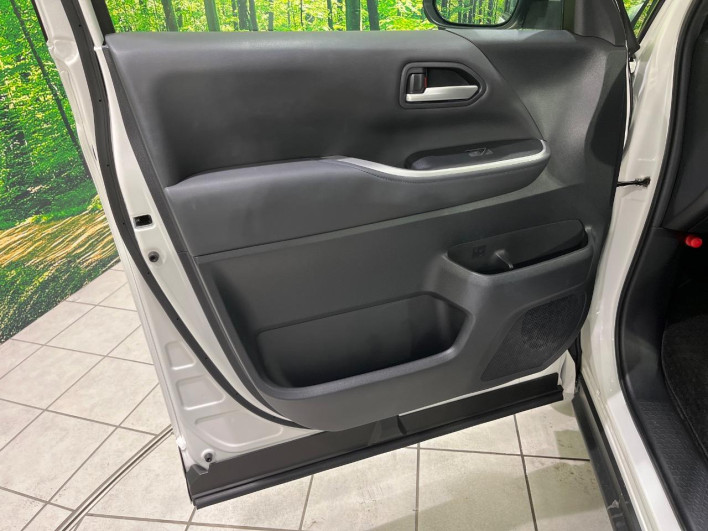 2023 Toyota Voxy 6BA-MZRA95W (UW-6a16611abd29e)[20]