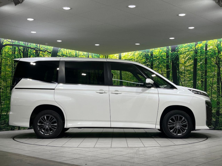 2023 Toyota Voxy 6BA-MZRA95W (UW-6a16611abd29e)[8]