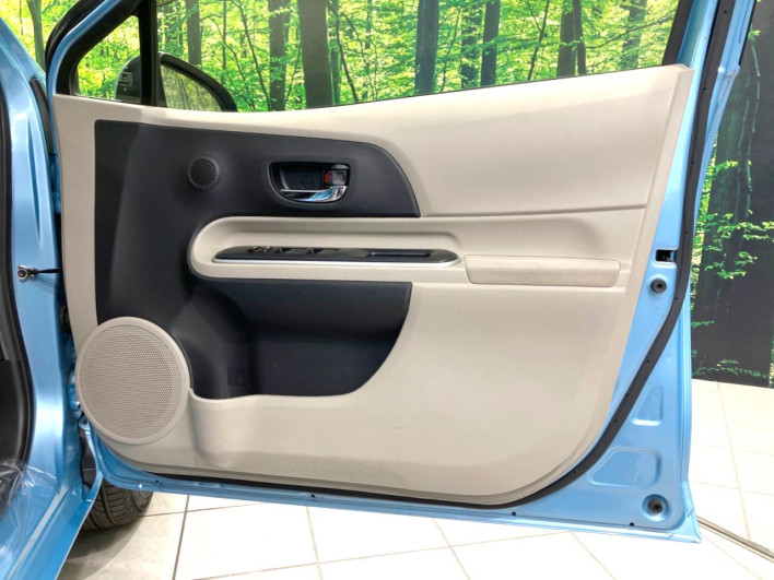 2013 Toyota Aqua DAA-NHP10 (UW-6a16611f3d05e)[9]
