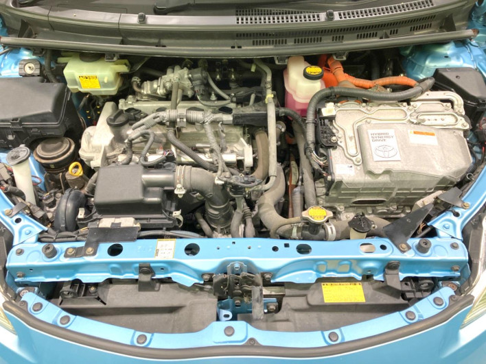 2013 Toyota Aqua DAA-NHP10 (UW-6a16611f3d05e)[4]