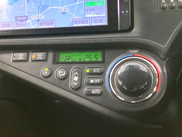 2013 Toyota Aqua DAA-NHP10 (UW-6a16611f3d05e)[29]