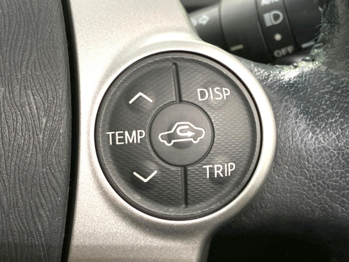 2013 Toyota Aqua DAA-NHP10 (UW-6a16611f3d05e)[18]