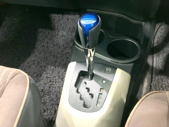 2013 Toyota Aqua DAA-NHP10 (UW-6a16611f3d05e)[28]