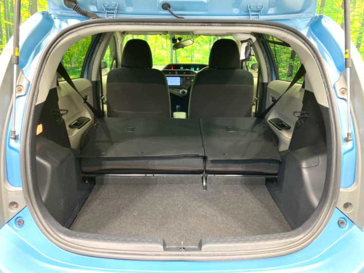 2013 Toyota Aqua DAA-NHP10 (UW-6a16611f3d05e)[6]