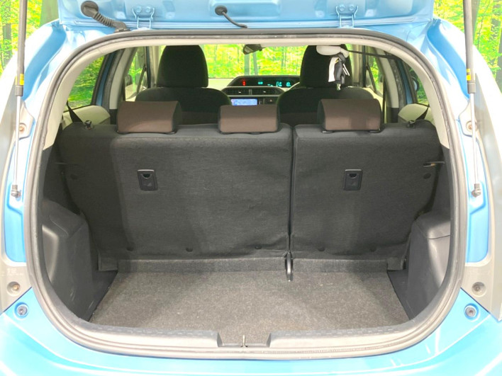 2013 Toyota Aqua DAA-NHP10 (UW-6a16611f3d05e)[5]