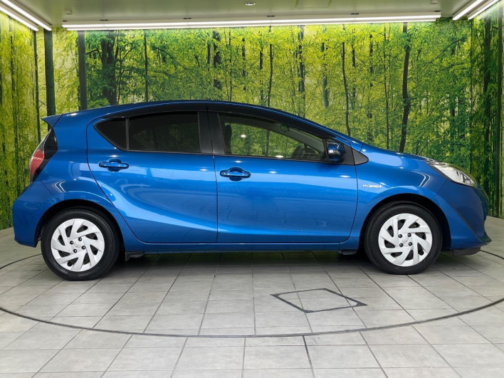2019 Toyota Aqua DAA-NHP10 (UW-6a166121276ed)[12]