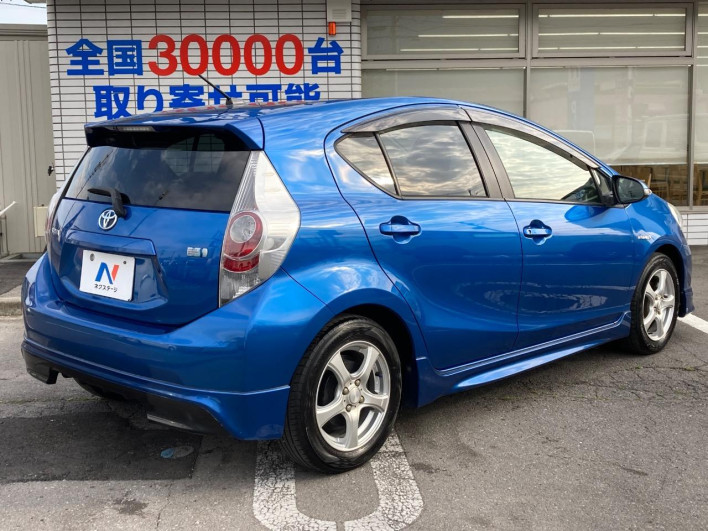 2012 Toyota Aqua DAA-NHP10 (UW-6a1661238e049)[16]