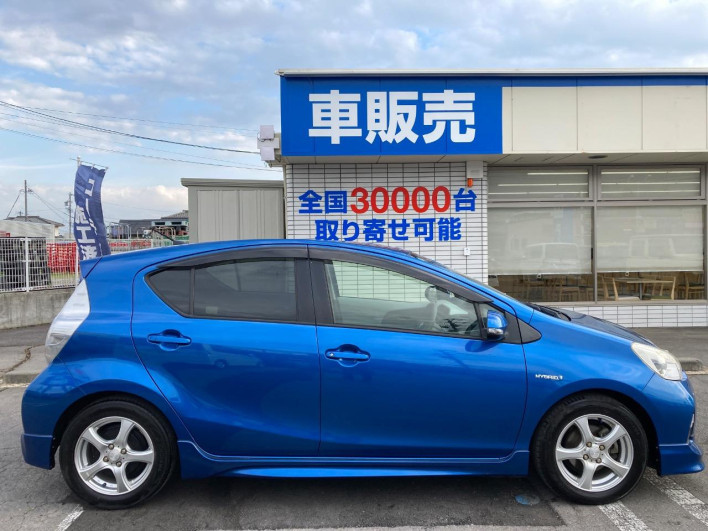 2012 Toyota Aqua DAA-NHP10 (UW-6a1661238e049)[15]