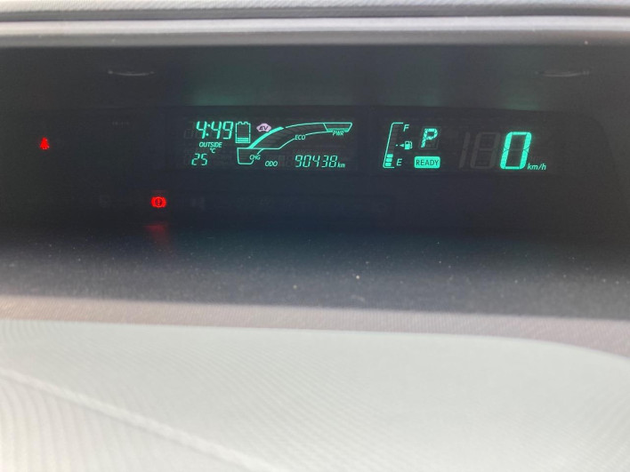 2012 Toyota Aqua DAA-NHP10 (UW-6a1661238e049)[2]