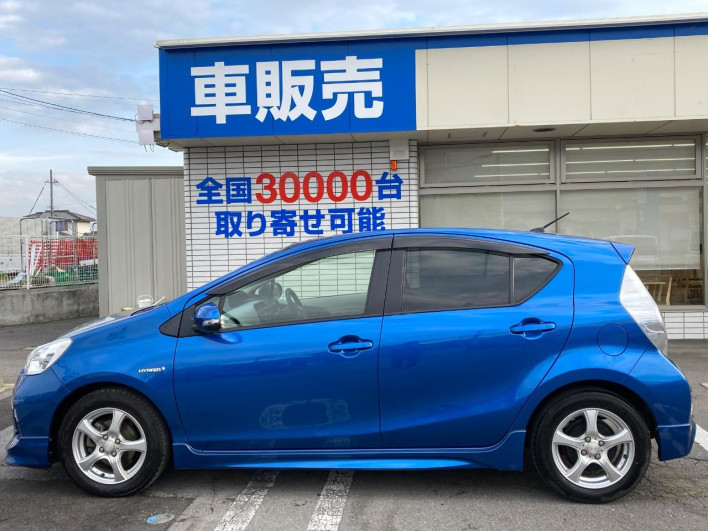2012 Toyota Aqua DAA-NHP10 (UW-6a1661238e049)[19]