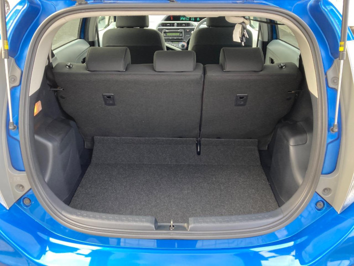 2012 Toyota Aqua DAA-NHP10 (UW-6a1661238e049)[24]