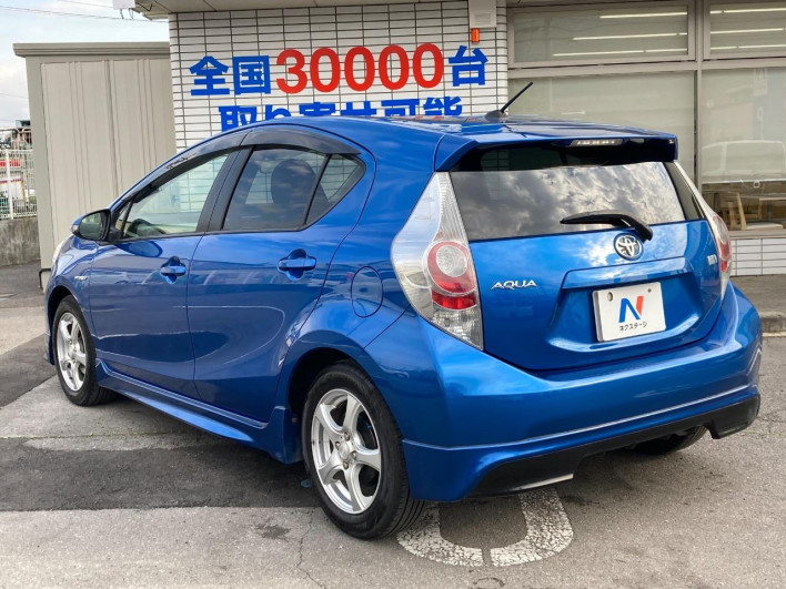 2012 Toyota Aqua DAA-NHP10 (UW-6a1661238e049)[18]