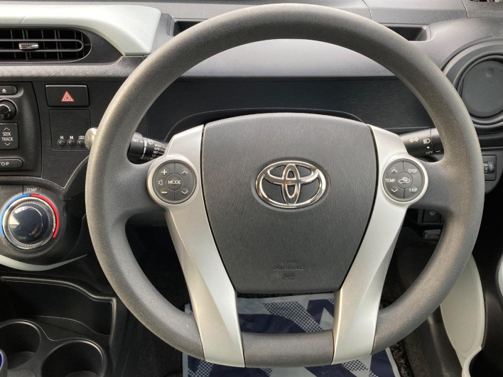 2012 Toyota Aqua DAA-NHP10 (UW-6a1661238e049)[28]