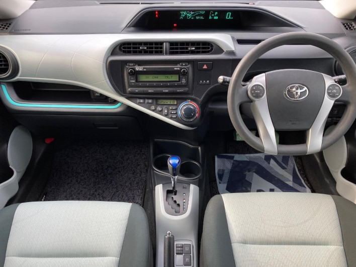 2012 Toyota Aqua DAA-NHP10 (UW-6a1661238e049)[27]