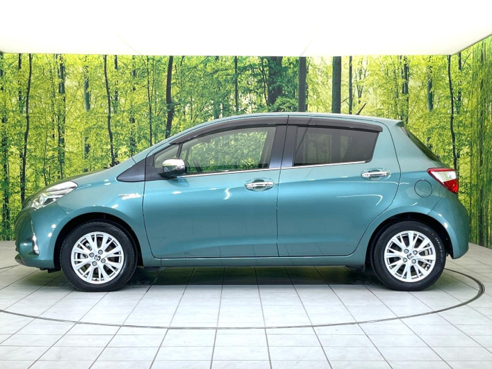 2017 Toyota Vitz DAA-NHP130 (UW-6a1661263bb0c)[25]